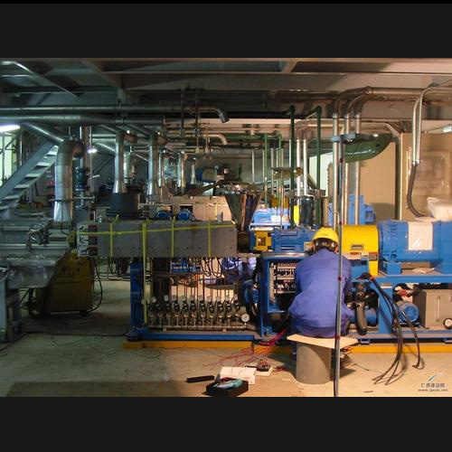 泰州工厂设备维修现场