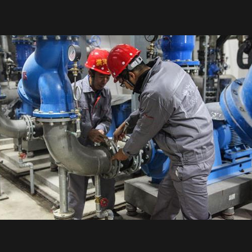 泰州工厂设备维修现场